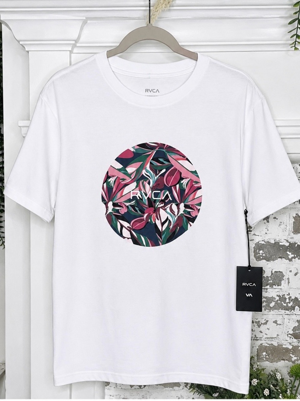 RVCA White Short-Sleeve Tee with Pink & Green Floral Circle Size S NWT